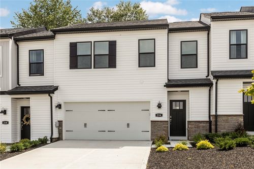 216 Hanover Ln, Washington, PA, 15301-8226 | Card Image