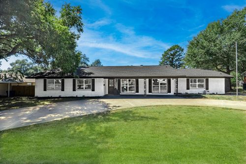 227 Ivy St, Navasota, TX, 77868-3211 | Card Image