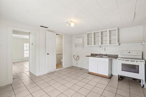 2-302 S Wood St, Cleburne, TX, 76033-5434 | Card Image