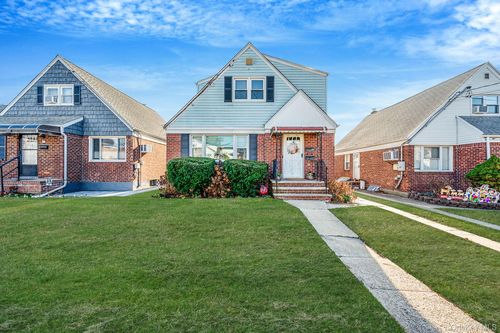 34 Meyer Ave, Valley Stream, NY, 11580-3157 | Card Image