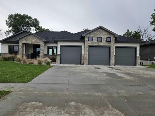 195 N Canterbury, No. Sioux City, SD, 57049 | Card Image