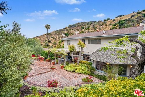 3563 Stone Canyon Ave, Sherman Oaks, CA, 91403-4528 | Card Image