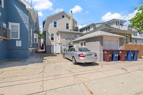 11 N Weymouth Ave, Ventnor City, NJ, 08406-2312 | Card Image