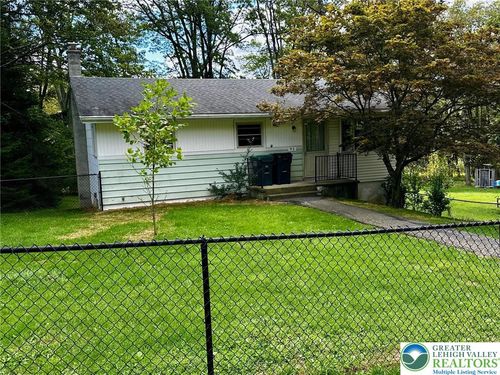 93 Center Ave, Mount Pocono, PA, 18344-1639 | Card Image