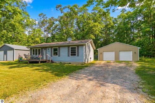7690 Arrowroot Trl, Gaylord, MI, 49735-8639 | Card Image