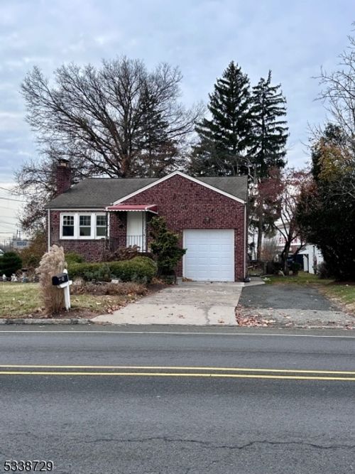 8 Plymouth St, Fairfield, NJ, 07004-1618 | Card Image