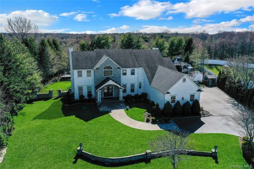 92 Sweetgum Ln, Miller Place, NY, 11764-3010 | Card Image