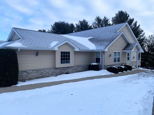 2502-122 Summit Court, Columbus, WI, 53925 | Card Image