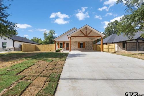 838 Devereaux St, Jacksonville, TX, 75766-2822 | Card Image