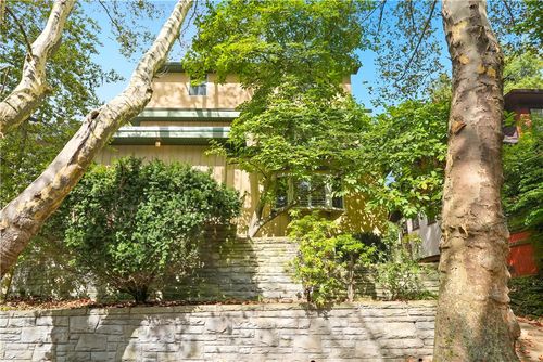 3 Olympia Pl, Squirrel Hill, PA, 15217-1017 | Card Image