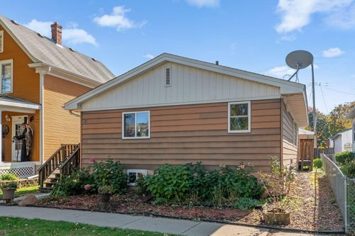 902 James Ave, Saint Paul, MN, 55102-3383 | Card Image