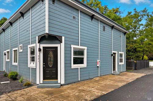 721 Grove St, Sonoma, CA, 95476 | Card Image