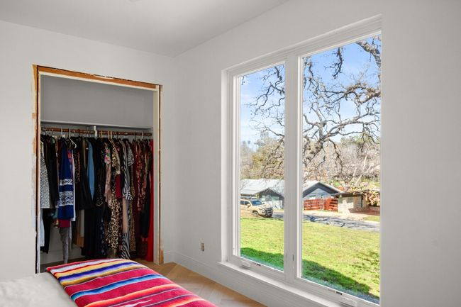 Bedroom with a closet | Image 19