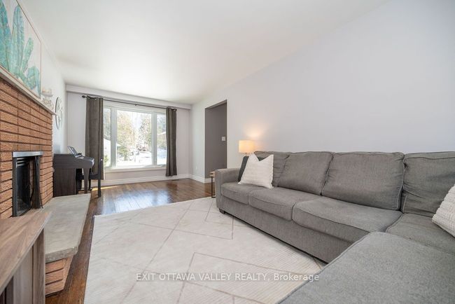8 Sumac Crt, House other with 4 bedrooms, 2 bathrooms and 3 parking in Deep River ON | Image 15