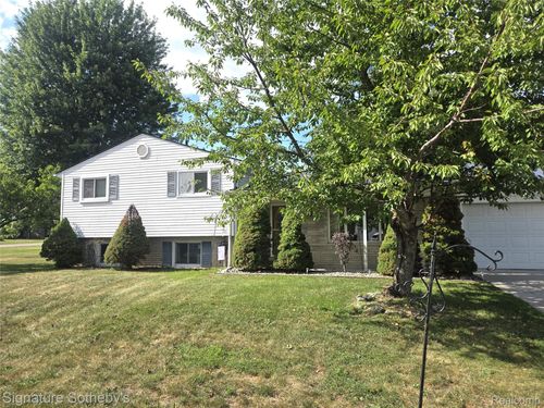 4821 Shelbyshire Dr, Shelby Township, MI, 48316-4161 | Card Image