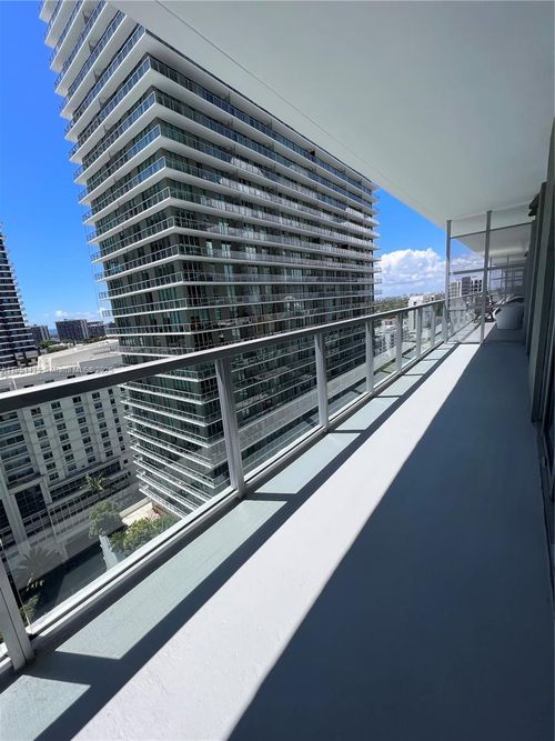 2118-n-1111 Sw 1st Ave, Miami, FL, 33130-5401 | Card Image