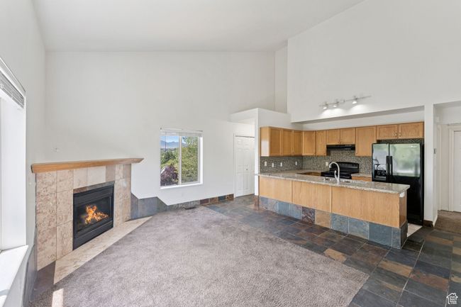 739 W Jefferson Ln, Condo with 3 bedrooms, 2 bathrooms and 2 parking in Sandy UT | Image 4