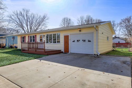 909 14th St W, Hastings, MN, 55033-2558 | Card Image