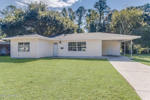 215 Ridgeway Dr, Gulfport, MS, 39507-3920 | Card Image