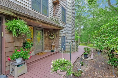 204 Pepperidge Lake Rd, Eastport, NY, 11941-1136 | Card Image