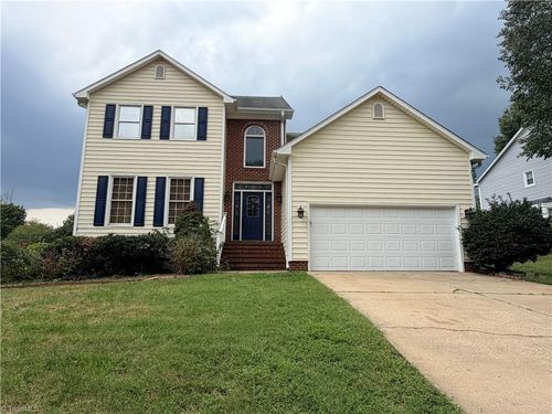 3311 Quaker Run Dr, Greensboro, NC, 27410-9138 | Card Image