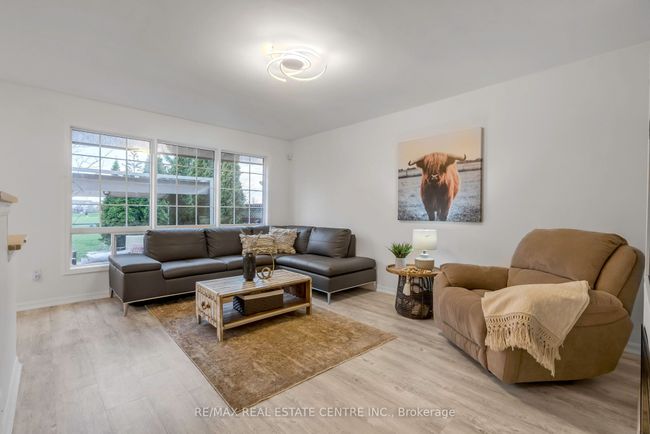 808 Mckay Cres, House attached with 3 bedrooms, 3 bathrooms and 2 parking in Milton ON | Image 17