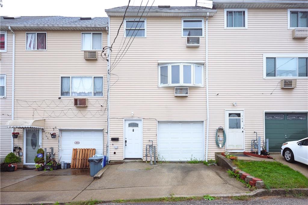 Clark Ln, Staten Island, NY 10304