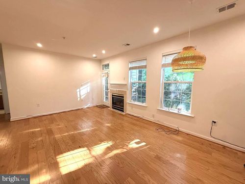 154-1300 Windleaf Dr, RESTON, VA, 20194-2053 | Card Image