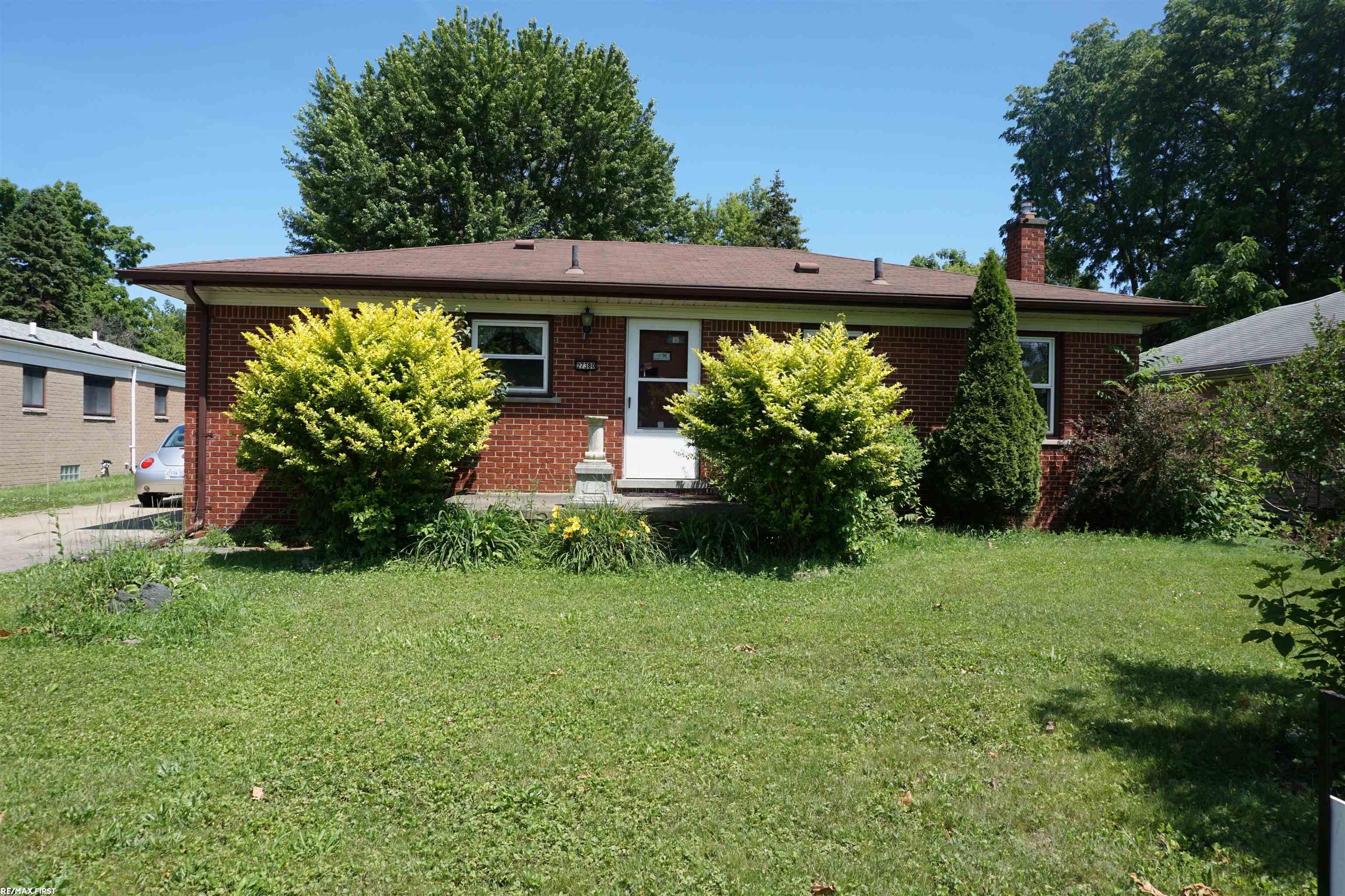Maple St, Roseville, MI 48066