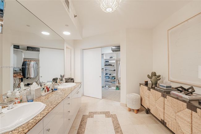 LPH07 - 19333 Collins Ave, Condo with 3 bedrooms, 3 bathrooms and null parking in Sunny Isles Beach FL | Image 13