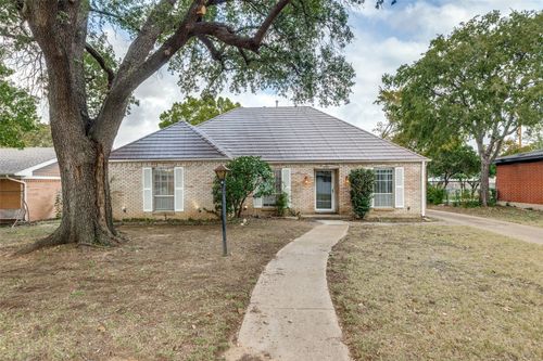 8100 Hillside Dr, Frisco, TX, 75033-3713 | Card Image