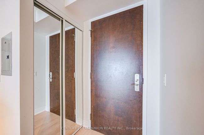 3406 - 763 Bay St, Condo with 2 bedrooms, 1 bathrooms and 1 parking in Toronto ON | Image 6