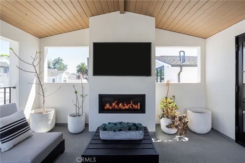 714 Iris Ave, Corona del Mar, CA, 92625-2227 | Card Image