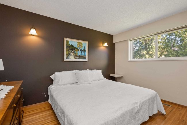565 Midvale Street, House other with 4 bedrooms, 2 bathrooms and 6 parking in Coquitlam BC | Image 11