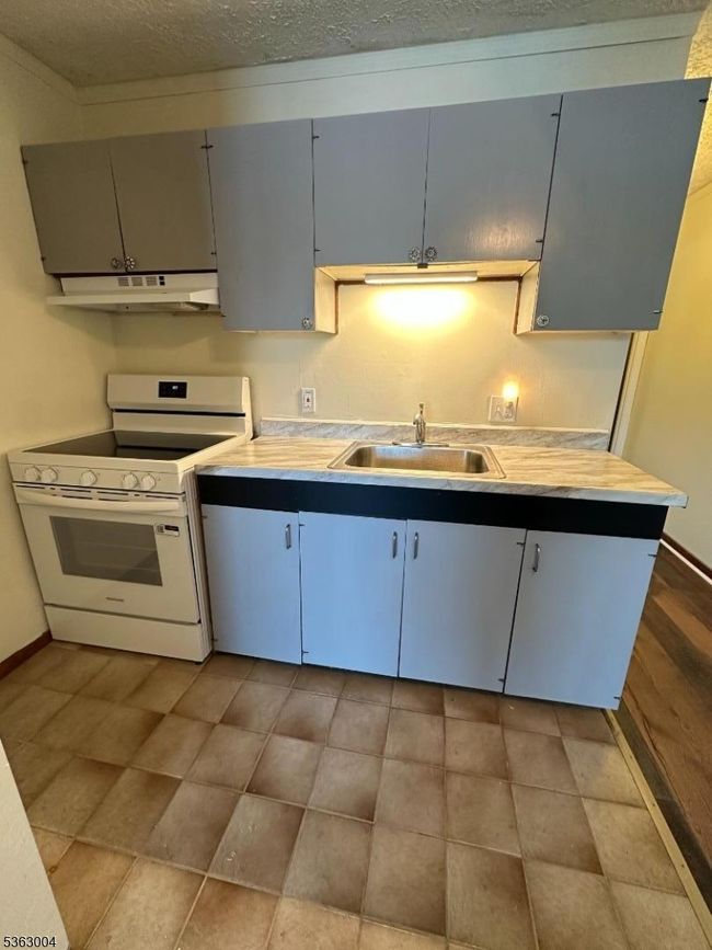 B - 390 Shore Dr, Townhouse with 1 bedrooms, 1 bathrooms and null parking in Montague NJ | Image 5