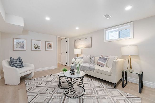 531 King St E, House other with 3 bedrooms, 2 bathrooms and 5 parking in Oshawa ON | Image 30