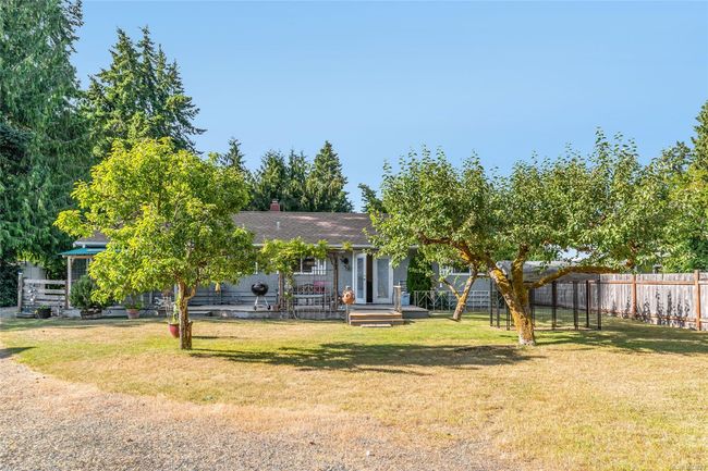 1226 Centre Rd, House other with 4 bedrooms, 2 bathrooms and 5 parking in Qualicum Beach BC | Image 5