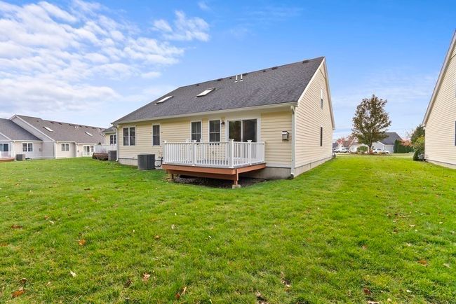 E - 4 Strawberry Ln, Condo with 2 bedrooms, 3 bathrooms and 1 parking in Hudson MA | Image 35