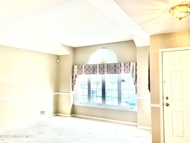 LIVING ROOM | Image 8