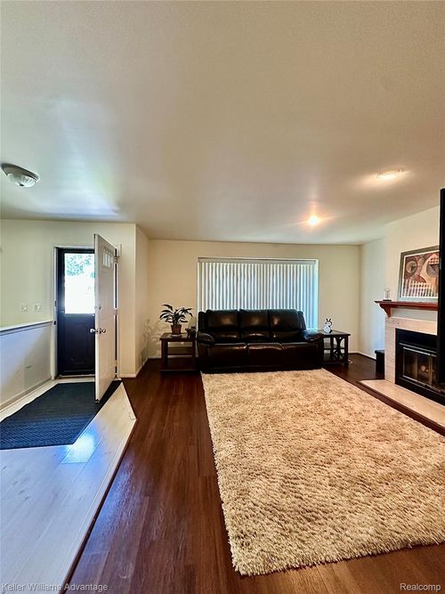 31441 Orchard Brook Ct, Farmington Hills, MI, 48336-1829 | Card Image