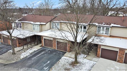 513 Oakbrook Circle, Flushing, MI, 48433 | Card Image