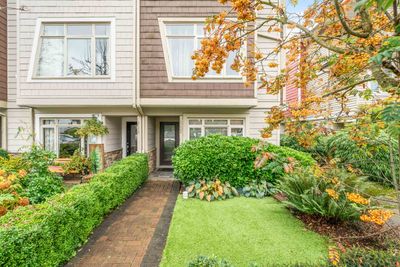 2022 Fraser Ave, Home with 2 bedrooms, 3 bathrooms and 2 parking in Port Coquitlam BC | Image 2