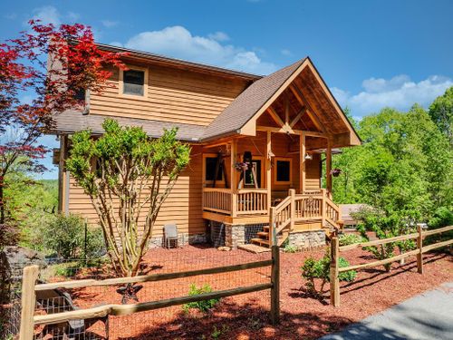 156 Trillium Heights Trce, Brasstown, NC, 28902-0197 | Card Image