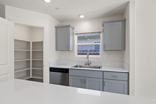 12084 Royal Ct, Waterford, CA, 95386-9341 | Card Image