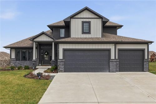 4713 Ne Freehold Drive, Lee's Summit, MO, 64064 | Card Image