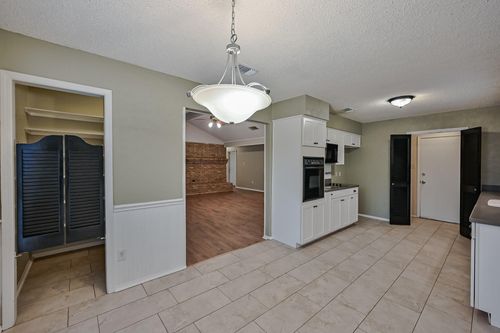 3401 Steeplechase Trl, Arlington, TX, 76016-2326 | Card Image