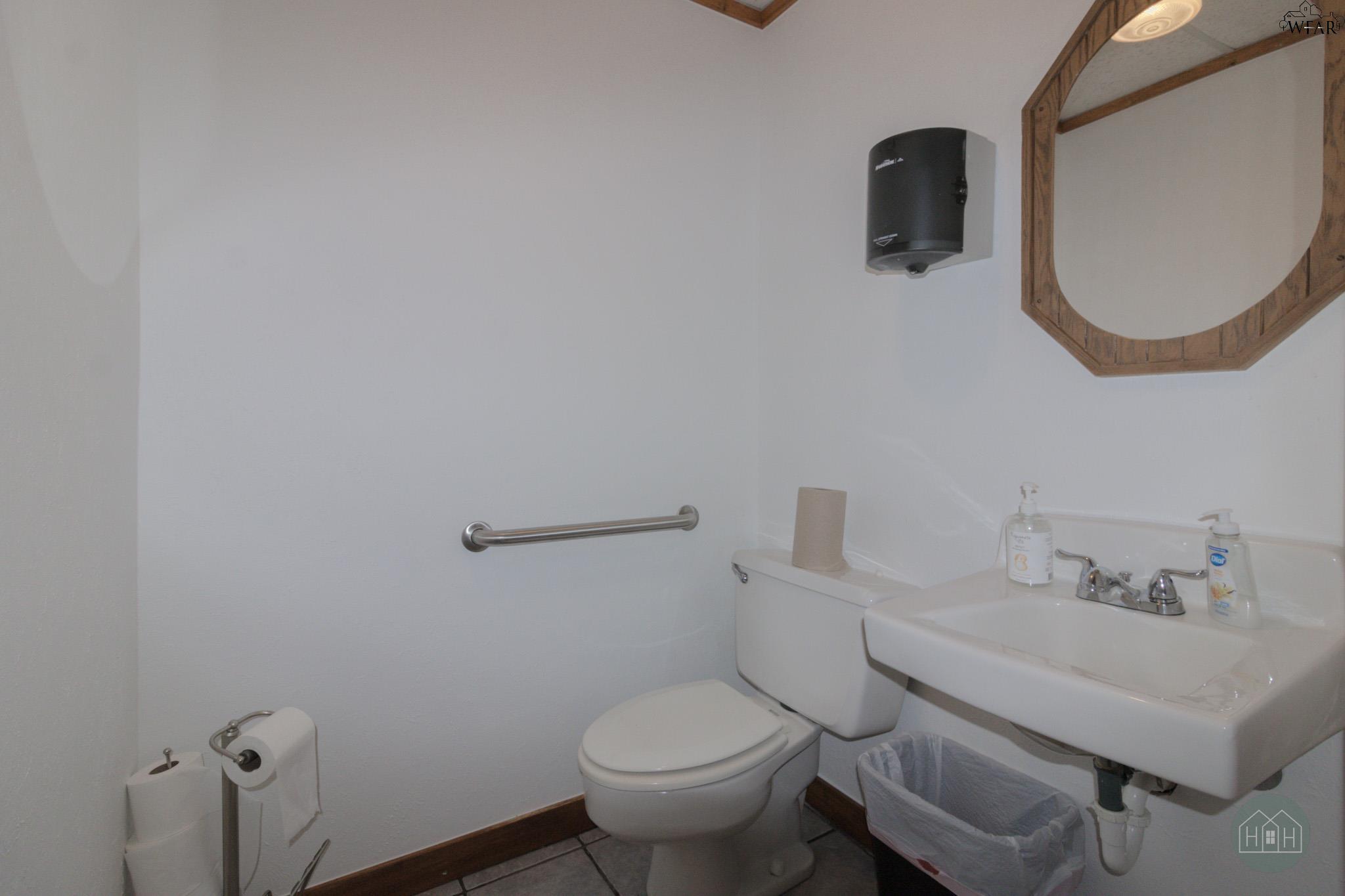 Commercial Sale in Vernon 3