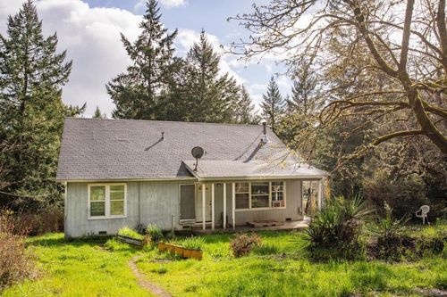 9897 Dyerville Loop Rd, Myers Flat, CA, 95554-9529 | Card Image