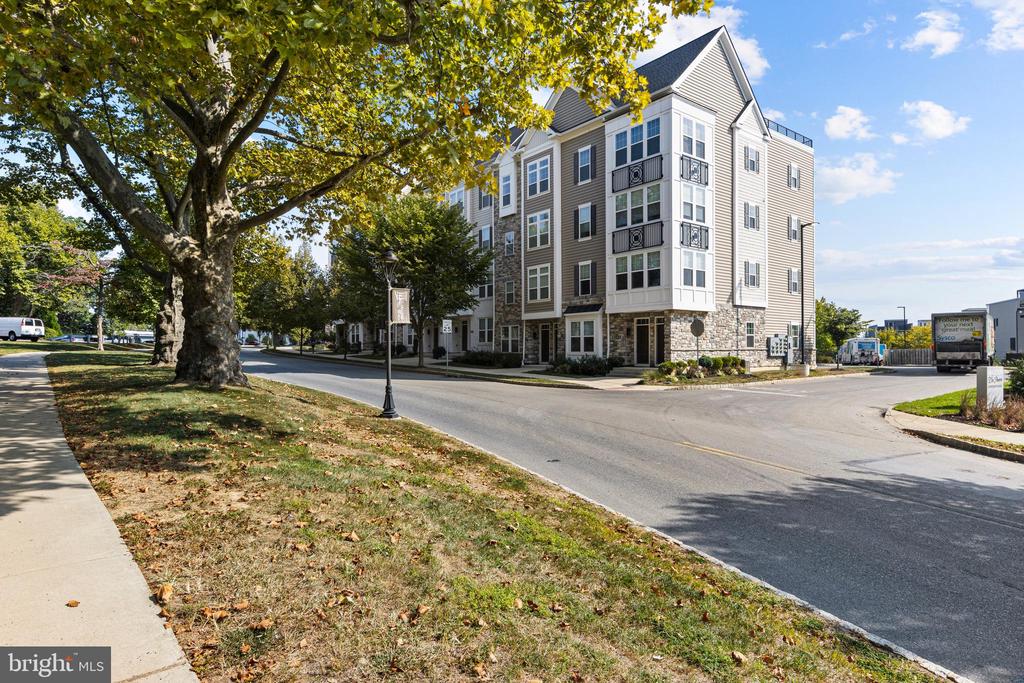 Charles Ellis Dr, Newtown Square, PA 19073