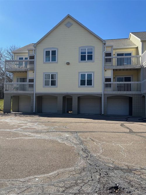 2-2225 S Huron Pkwy, Ann Arbor, MI, 48104-5143 | Card Image